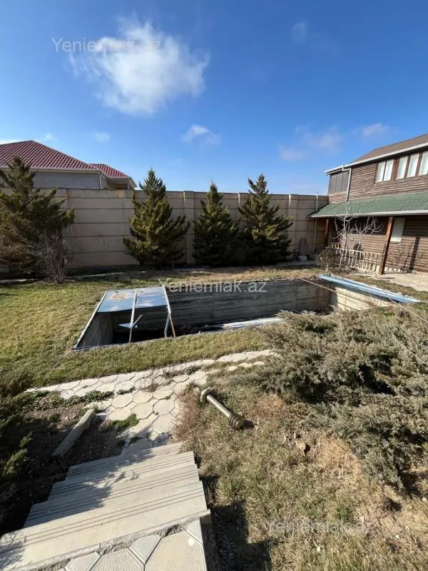 Satılır 8 otaqlı həyət evi 660 m²