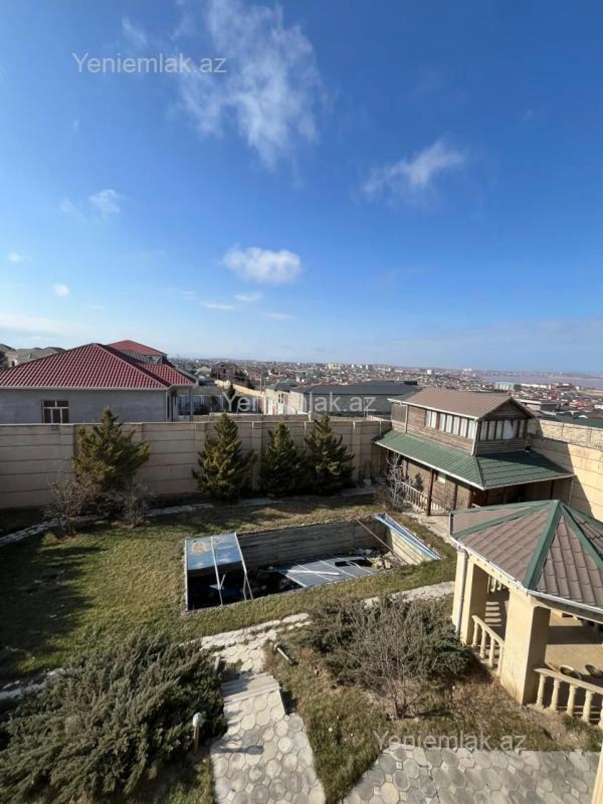 Satılır 8 otaqlı həyət evi 660 m²