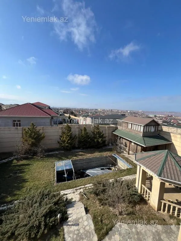 Satılır 8 otaqlı həyət evi 660 m²