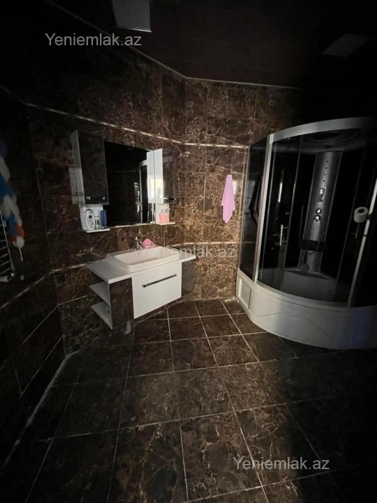 Satılır 8 otaqlı həyət evi 660 m²