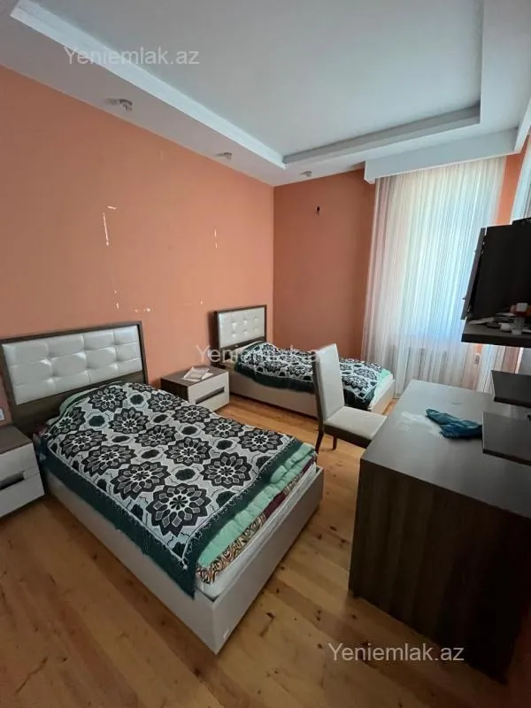 Satılır 8 otaqlı həyət evi 660 m²