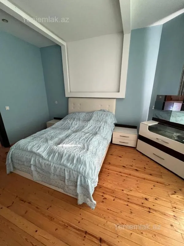 Satılır 8 otaqlı həyət evi 660 m²