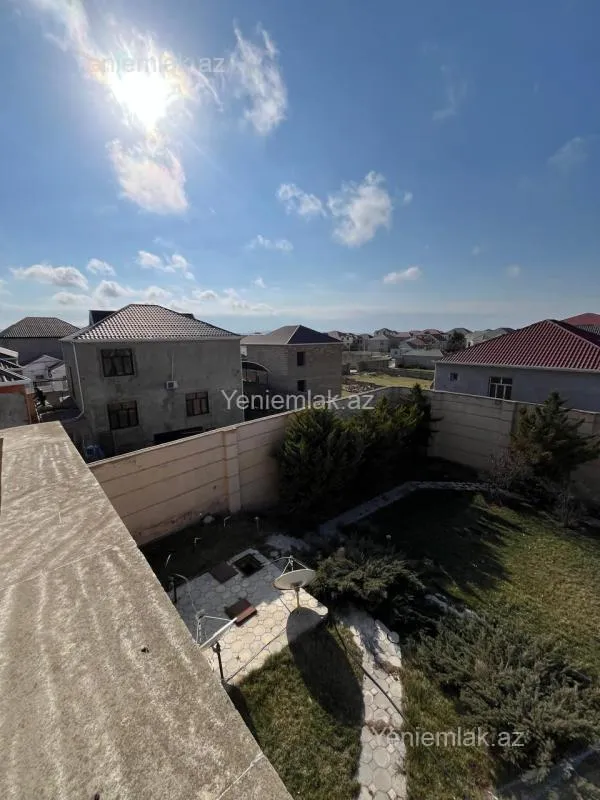 Satılır 8 otaqlı həyət evi 660 m²