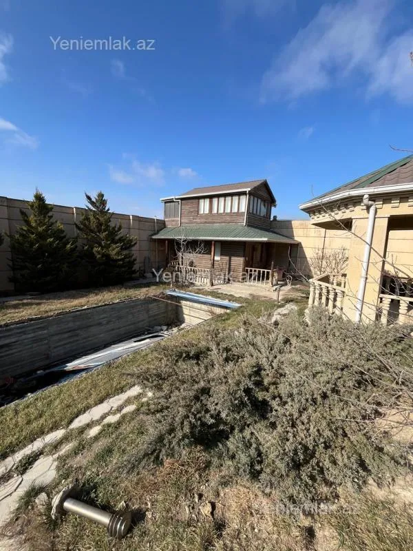 Satılır 8 otaqlı həyət evi 660 m²