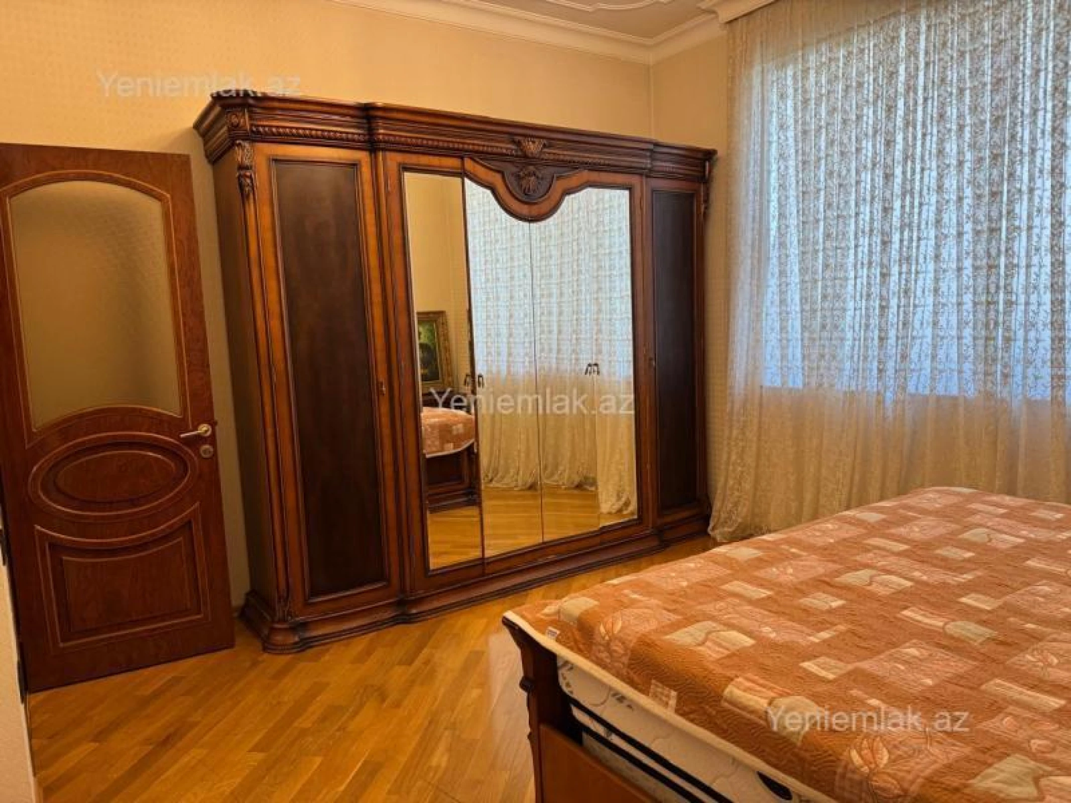 Satılır 3 otaqlı yeni tikili 180 m²