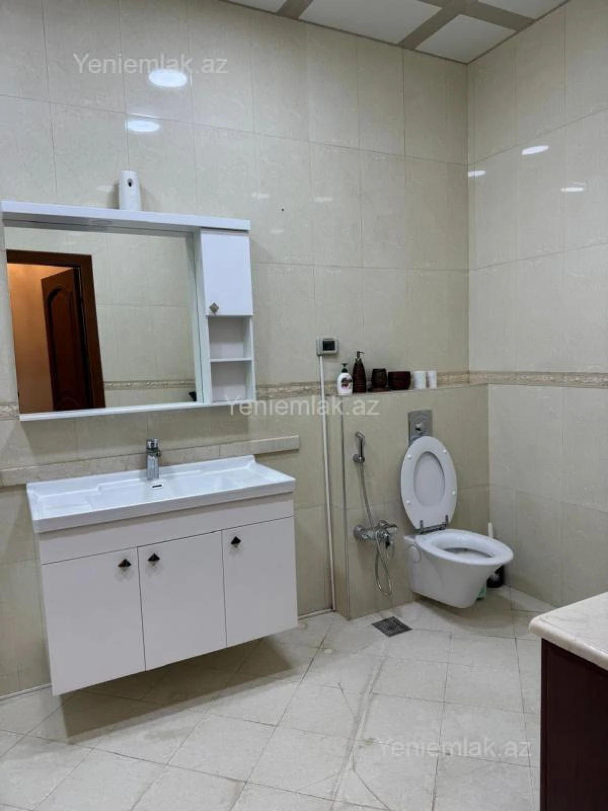 Satılır 3 otaqlı yeni tikili 180 m²