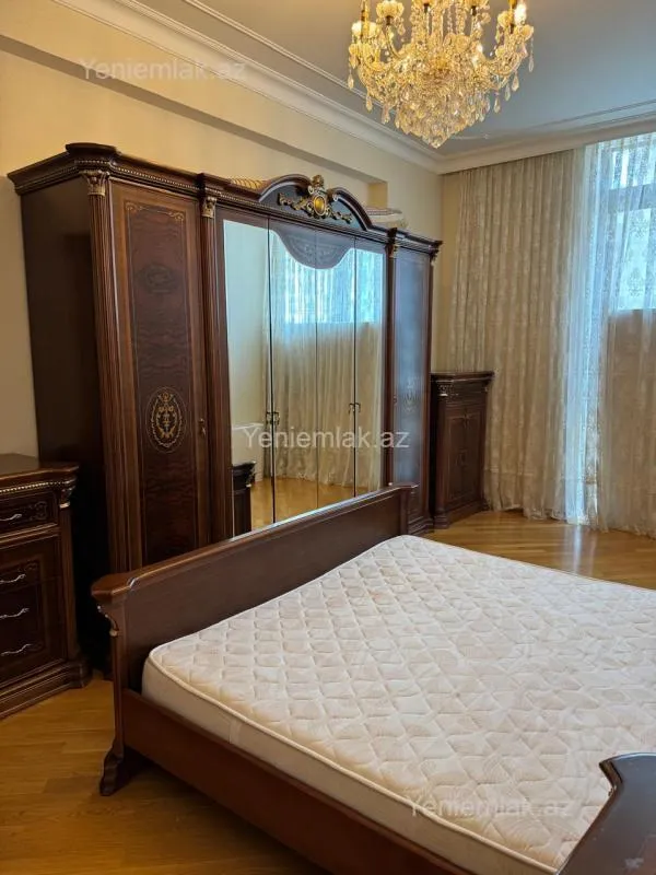 Satılır 3 otaqlı yeni tikili 180 m²