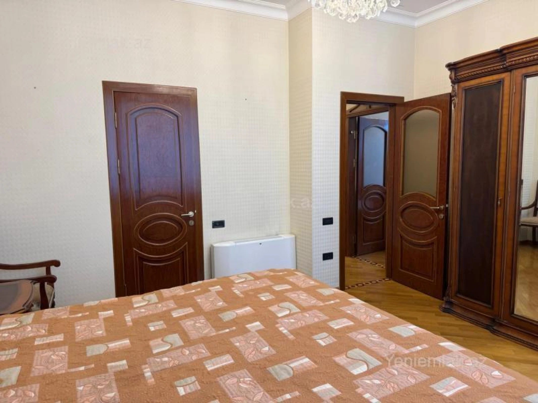 Satılır 3 otaqlı yeni tikili 180 m²