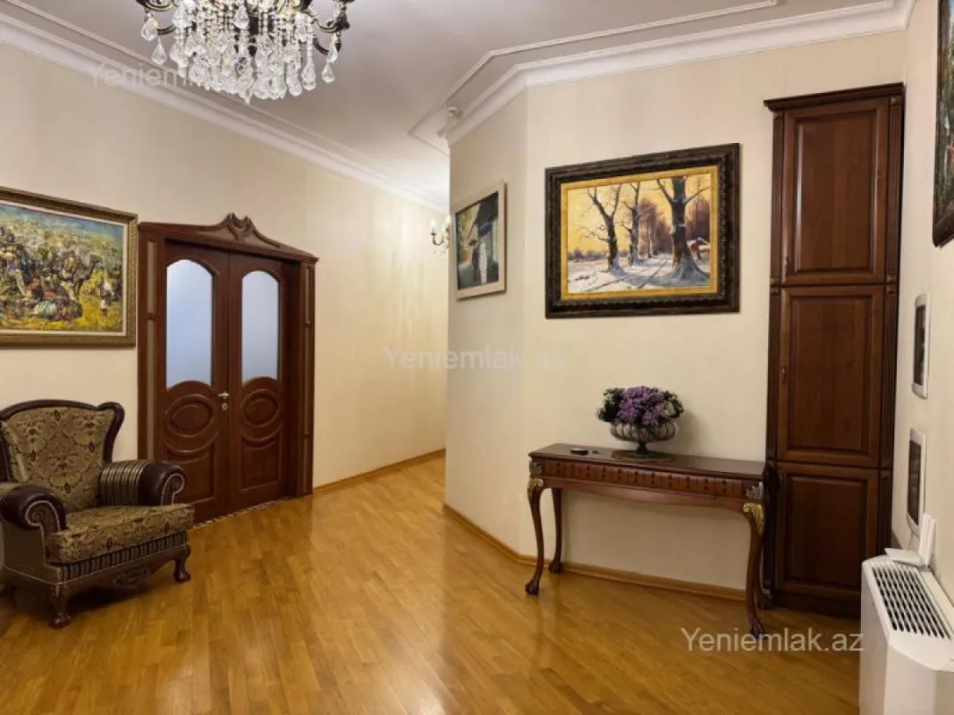 Satılır 3 otaqlı yeni tikili 180 m²