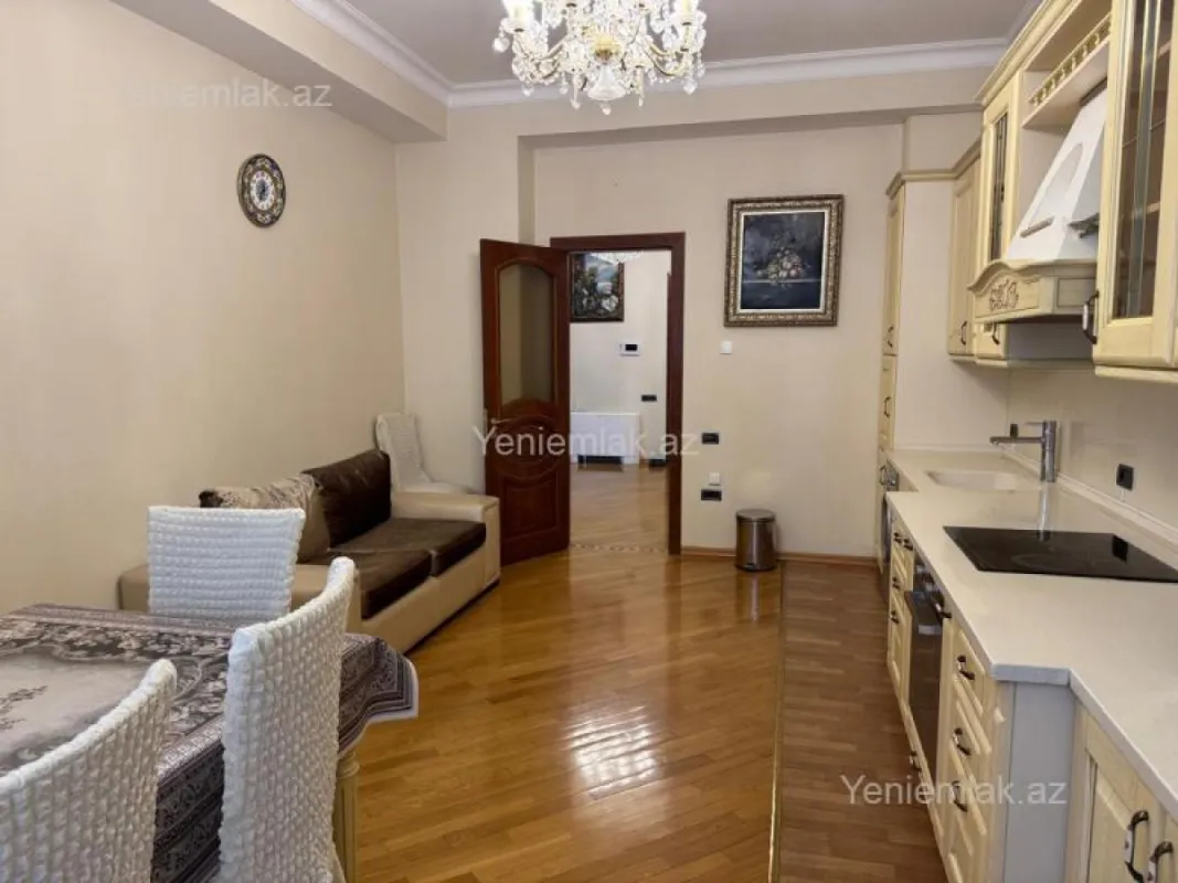 Satılır 3 otaqlı yeni tikili 180 m²