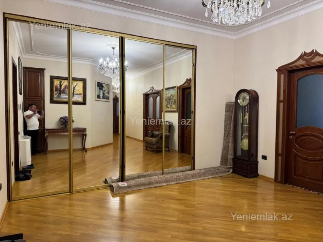 Satılır 3 otaqlı yeni tikili 180 m²