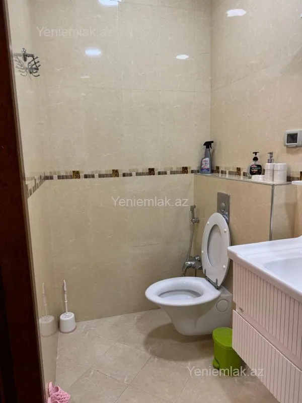 Satılır 3 otaqlı yeni tikili 180 m²
