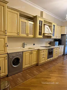 Satılır 3 otaqlı yeni tikili 180 m²