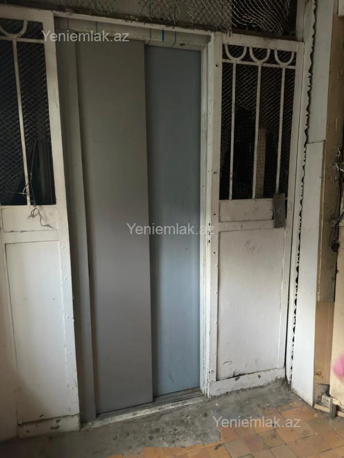 Satılır 2 otaqlı köhnə tikili 55 m²