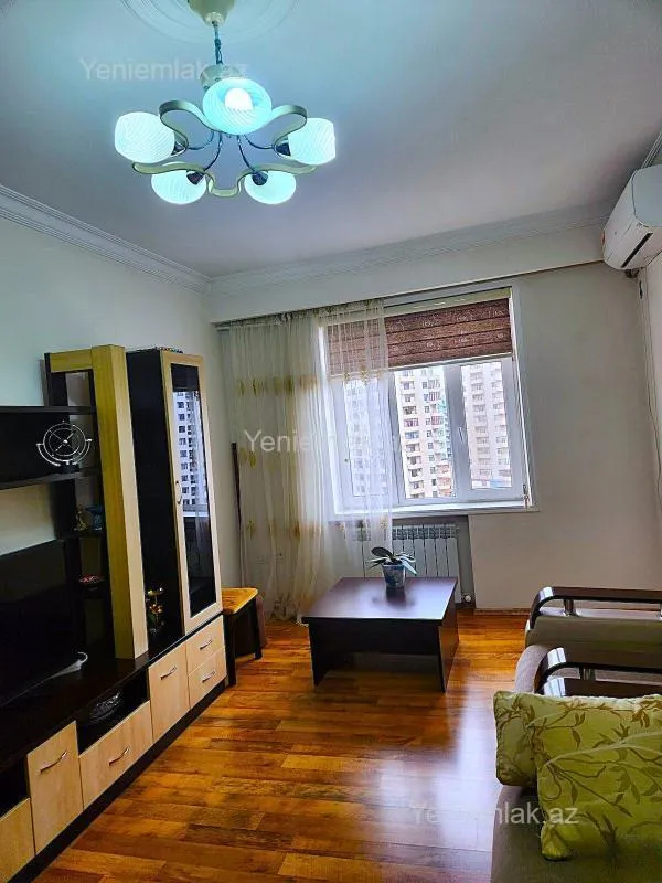 Satılır 3 otaqlı köhnə tikili 85 m²