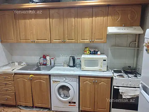 Satılır 2 otaqlı köhnə tikili 75 m²
