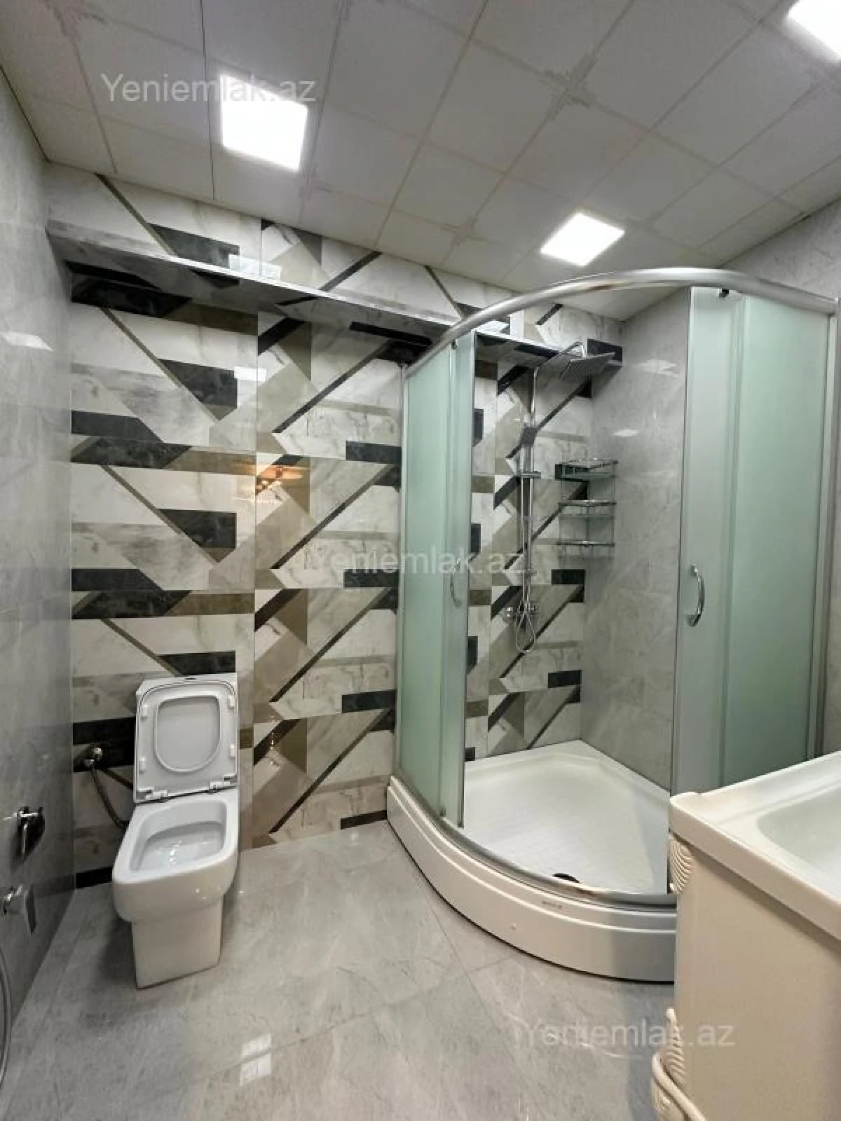 Satılır 3 otaqlı yeni tikili 130 m²