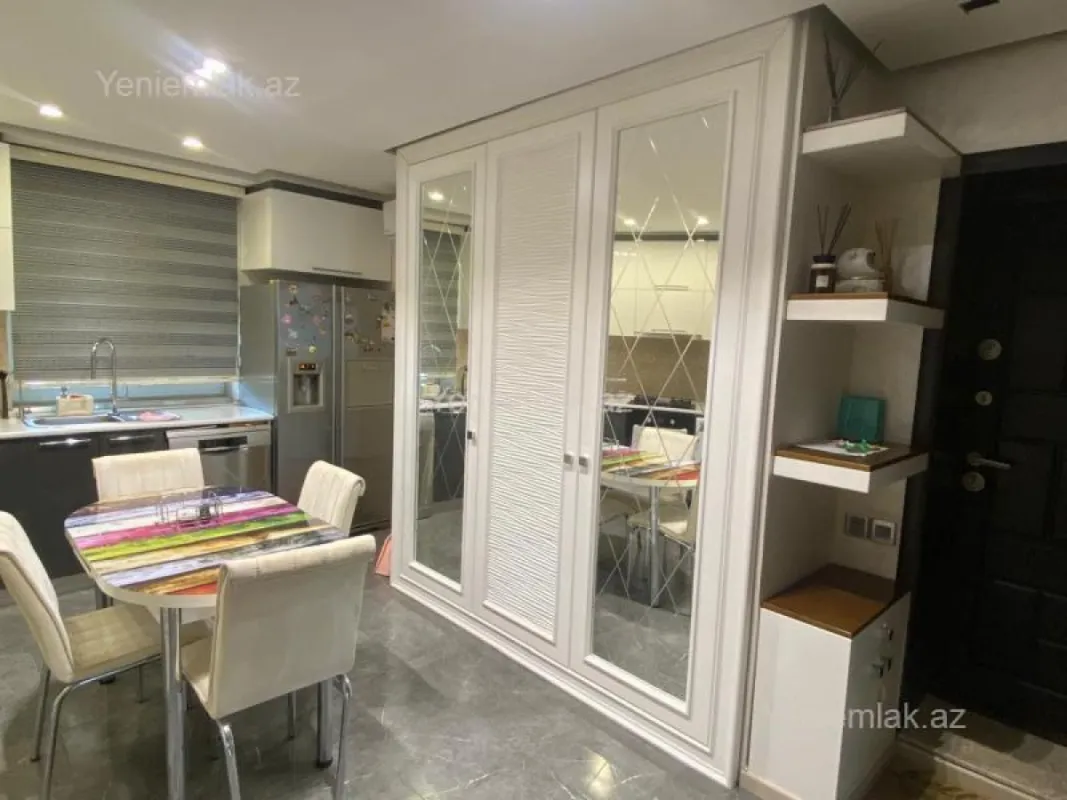 Satılır 3 otaqlı köhnə tikili 100 m²