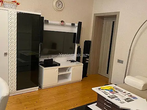 Satılır 3 otaqlı köhnə tikili 100 m²