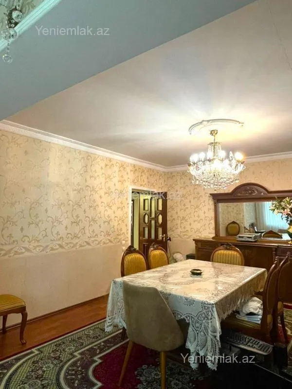 Satılır 4 otaqlı köhnə tikili 120 m²