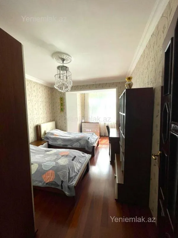 Satılır 4 otaqlı köhnə tikili 120 m²