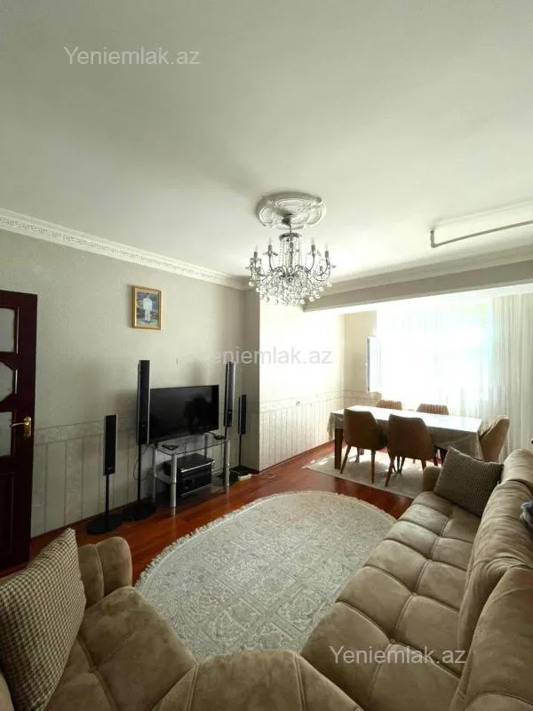 Satılır 4 otaqlı köhnə tikili 120 m²
