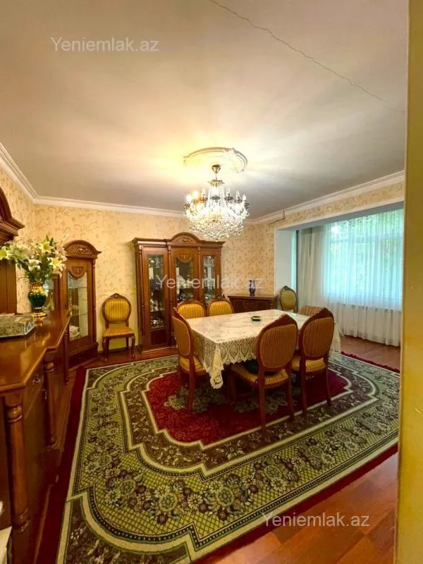 Satılır 4 otaqlı köhnə tikili 120 m²