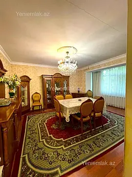 Satılır 4 otaqlı köhnə tikili 120 m²