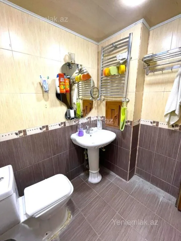 Satılır 4 otaqlı köhnə tikili 120 m²