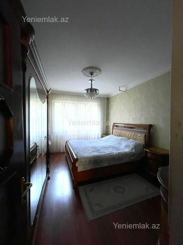 Satılır 4 otaqlı köhnə tikili 120 m²