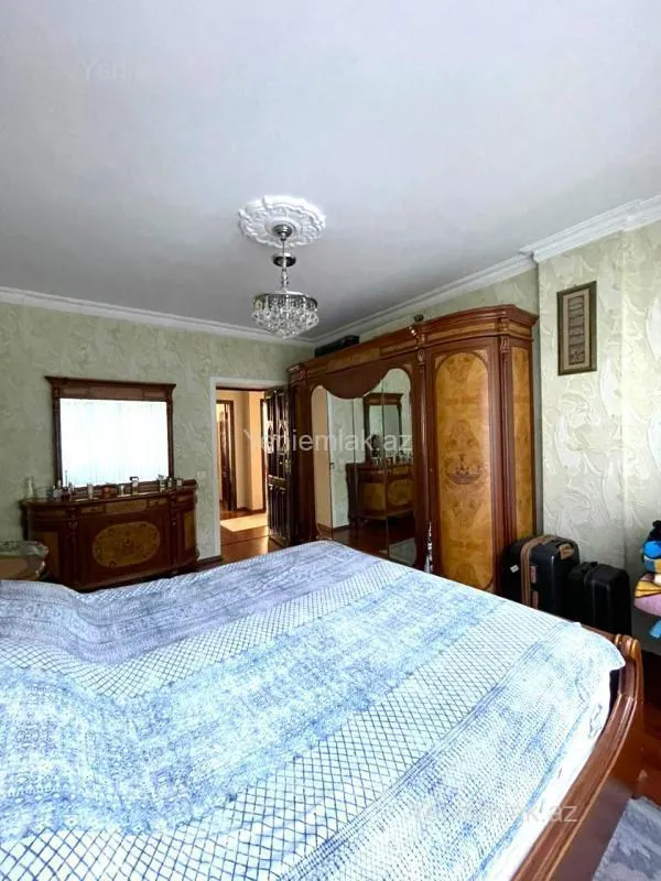 Satılır 4 otaqlı köhnə tikili 120 m²