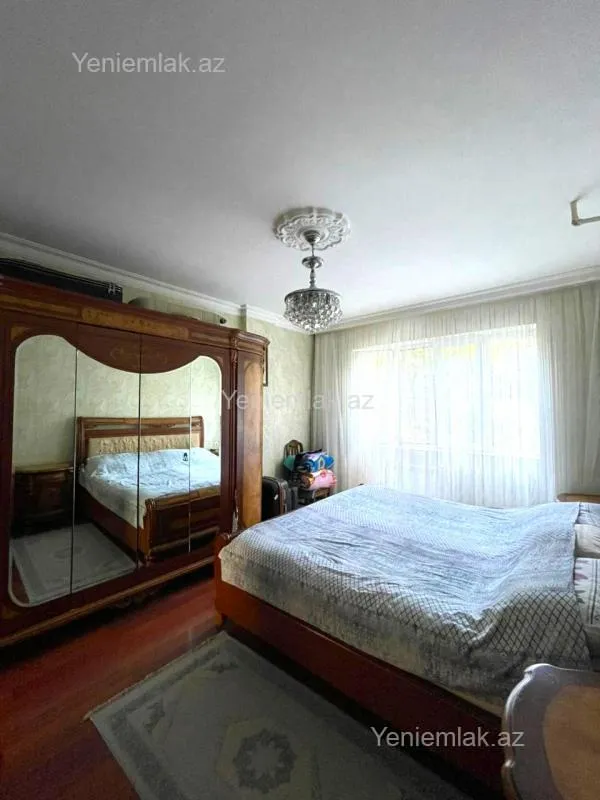 Satılır 4 otaqlı köhnə tikili 120 m²