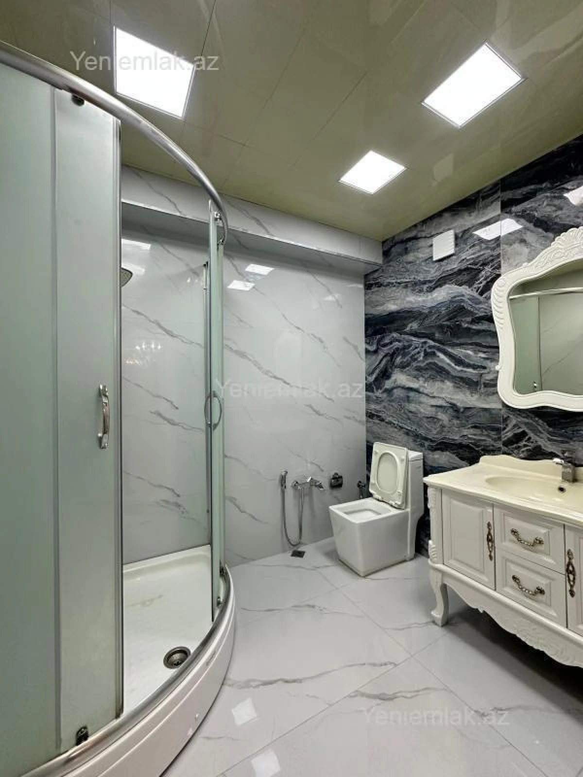 Satılır 3 otaqlı yeni tikili 130 m²