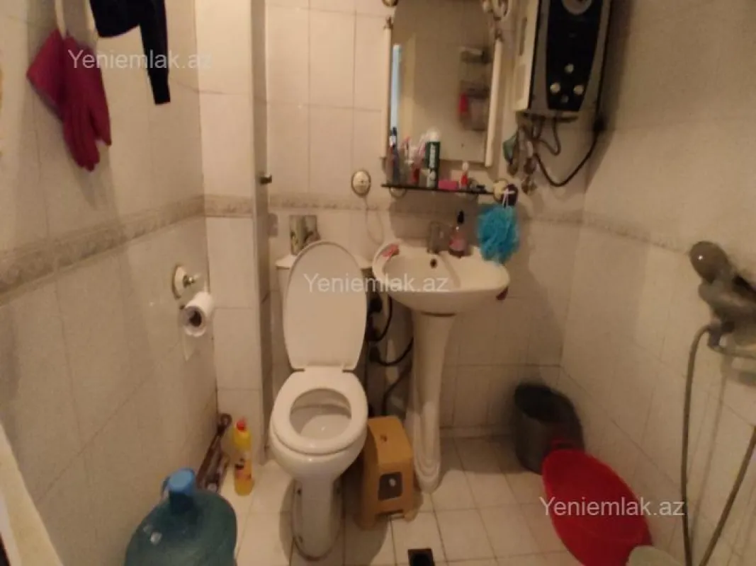 Satılır 2 otaqlı köhnə tikili 55 m²