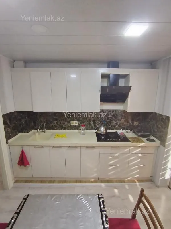 Satılır 4 otaqlı köhnə tikili 96 m²