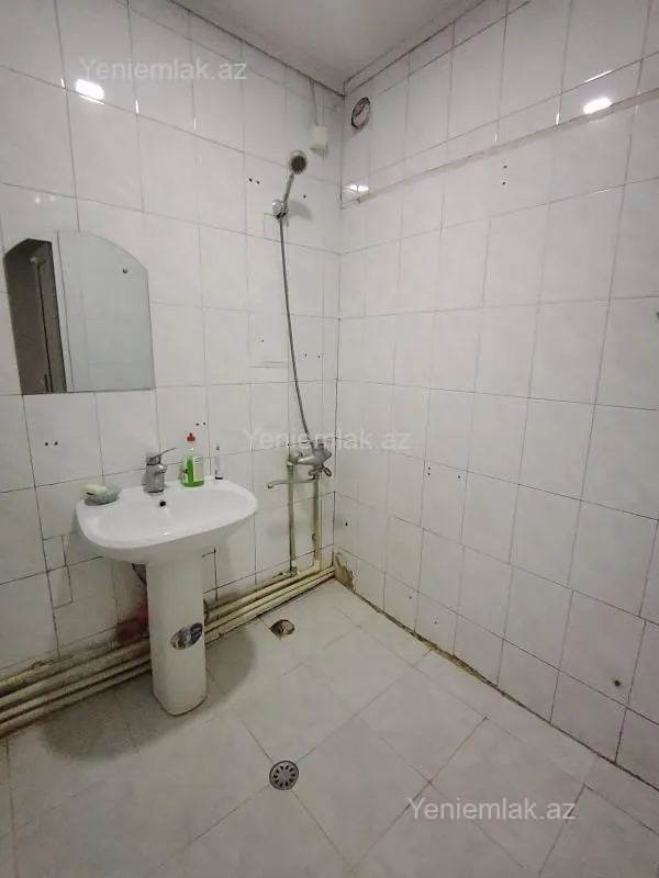 Satılır 4 otaqlı köhnə tikili 96 m²