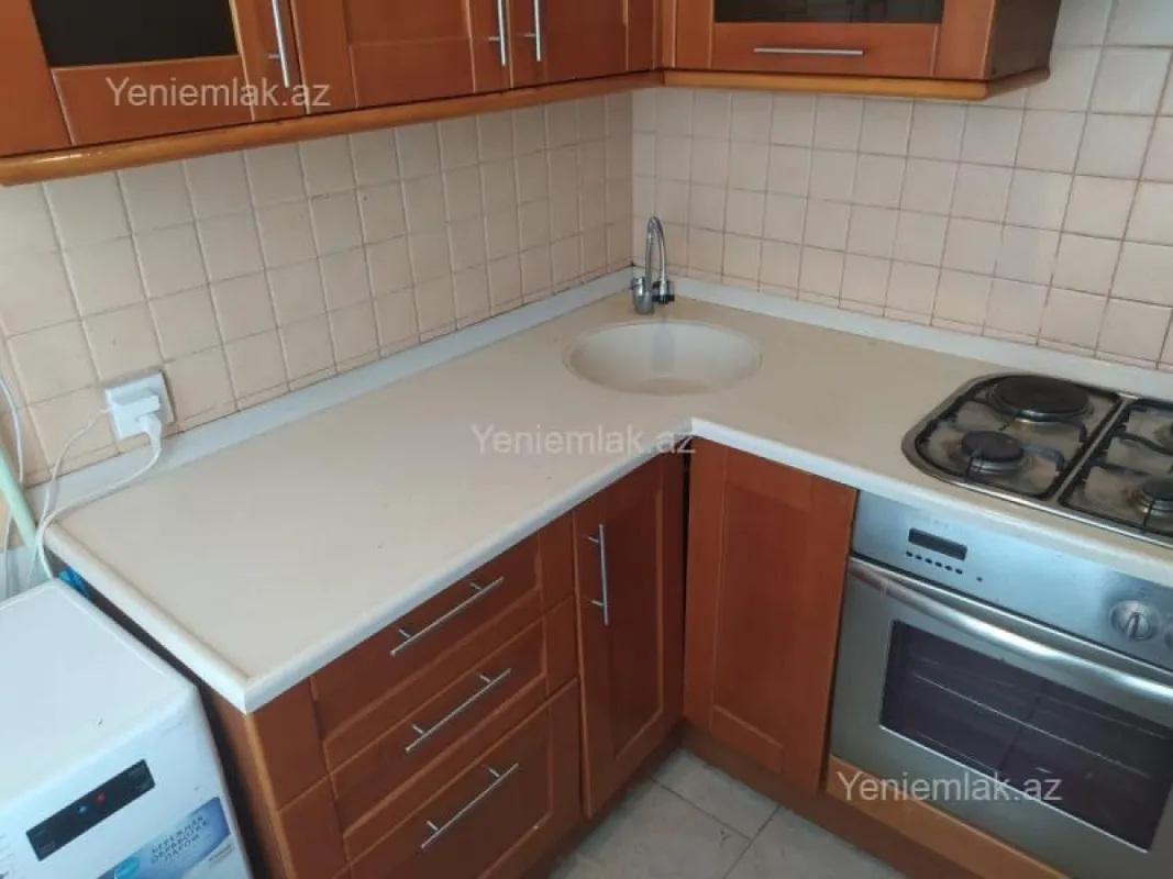 Satılır 1 otaqlı köhnə tikili 40 m²