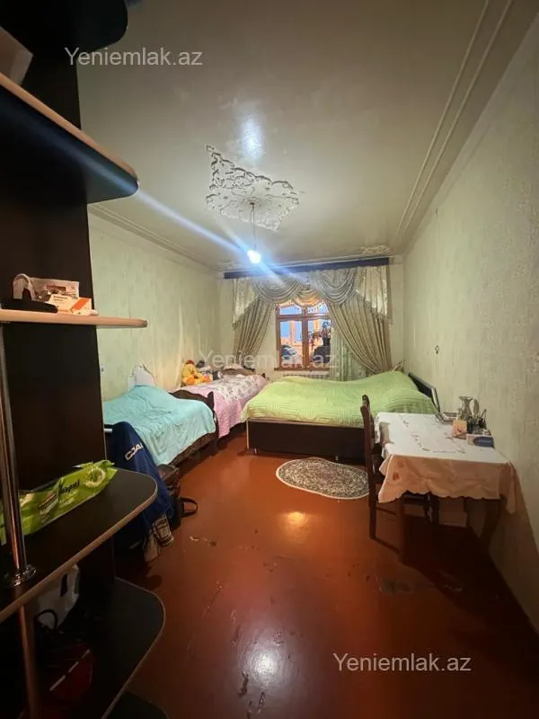 Satılır 2 otaqlı köhnə tikili 68 m²