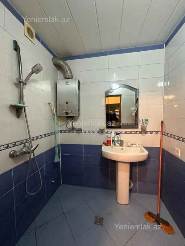 Satılır 2 otaqlı köhnə tikili 68 m²