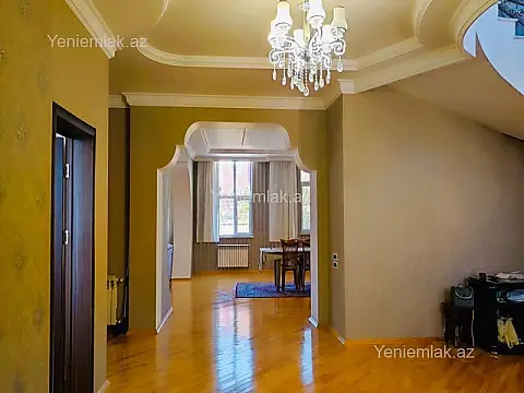 Satılır 6 otaqlı həyət evi 510 m²