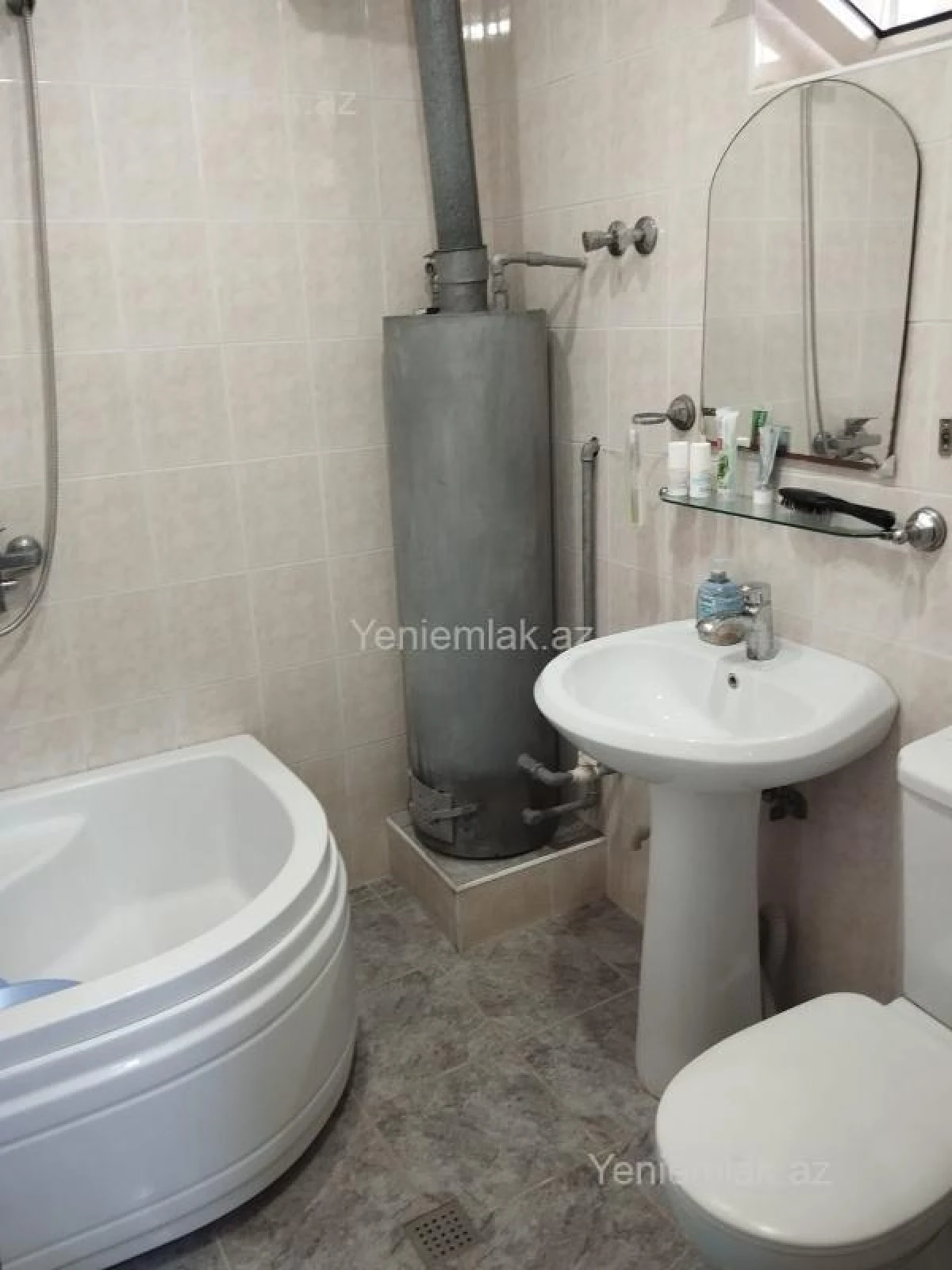Satılır 1 otaqlı köhnə tikili 27 m²