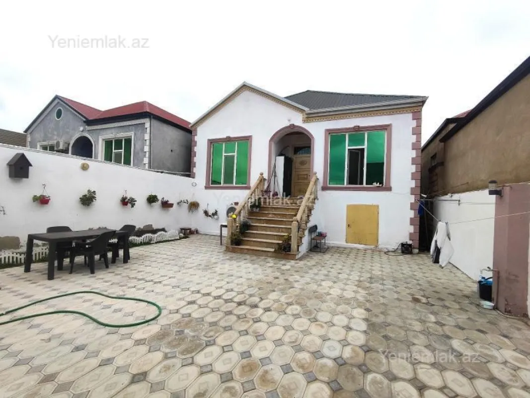 Satılır 4 otaqlı həyət evi 136 m²
