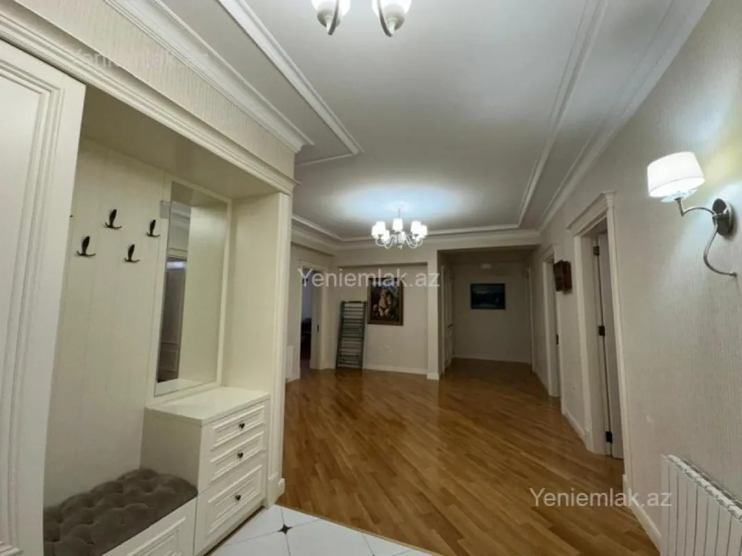 Satılır 4 otaqlı yeni tikili 176 m²