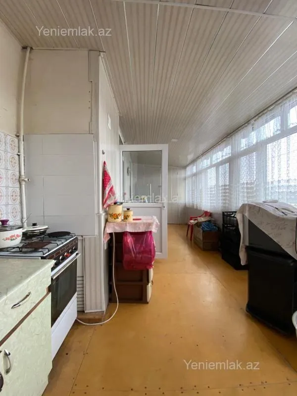 Satılır 4 otaqlı köhnə tikili 110 m²