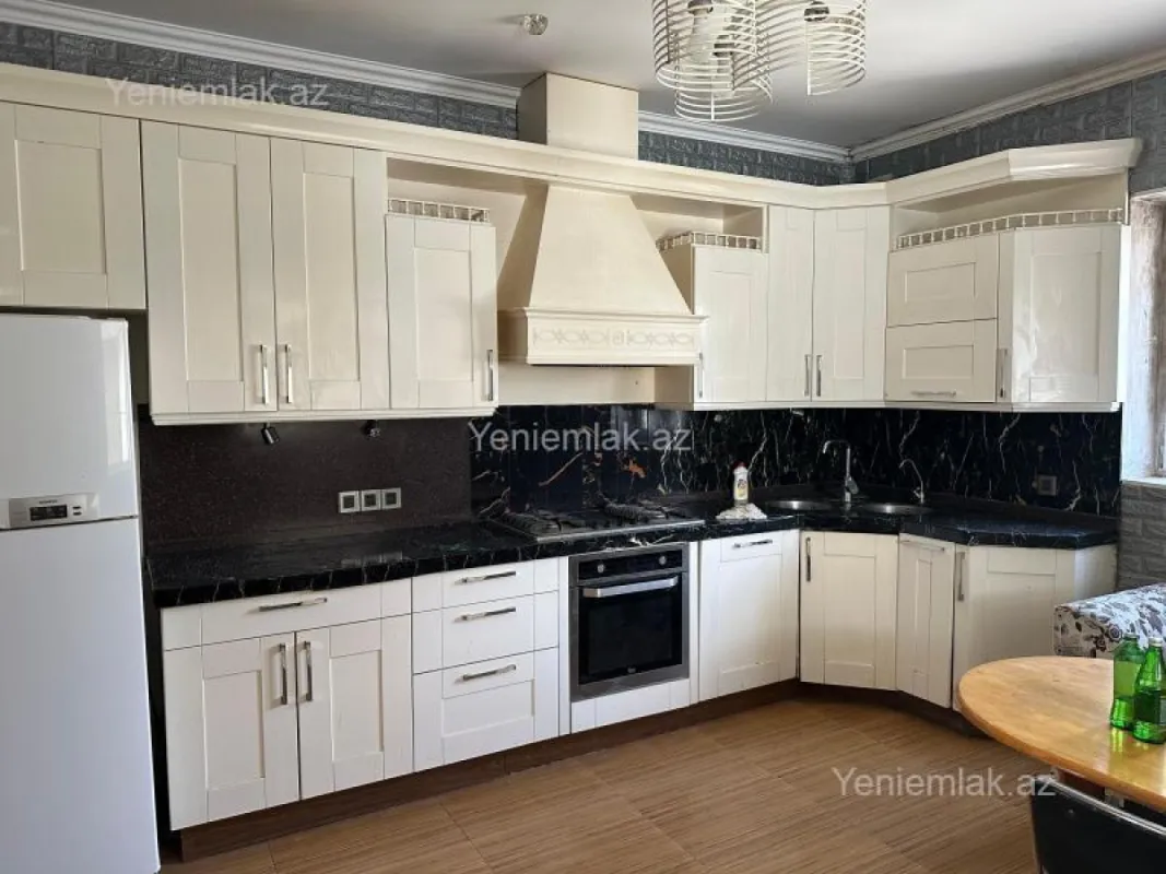 Satılır 14 otaqlı həyət evi 400 m²