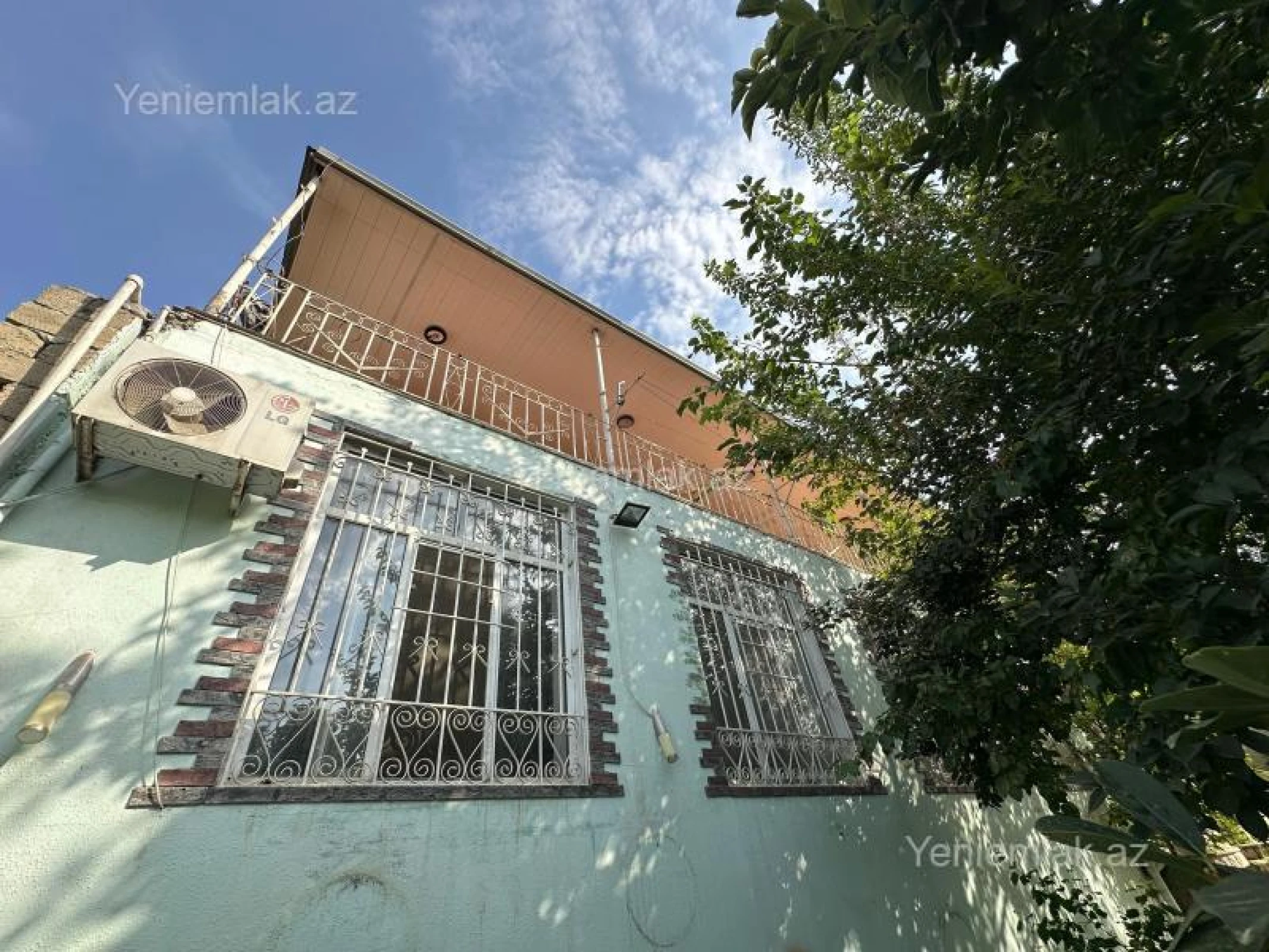 Satılır 14 otaqlı həyət evi 400 m²