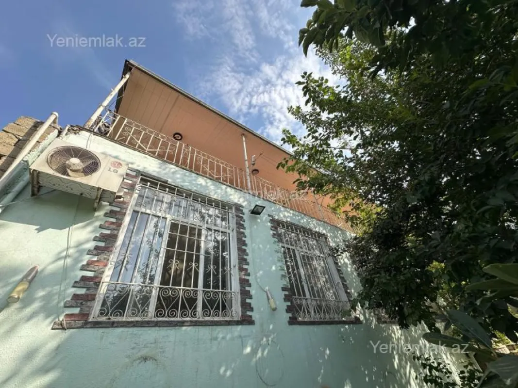 Satılır 14 otaqlı həyət evi 400 m²