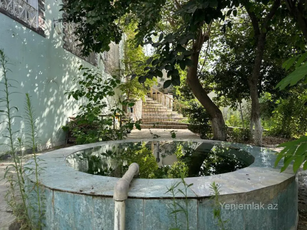 Satılır 14 otaqlı həyət evi 400 m²