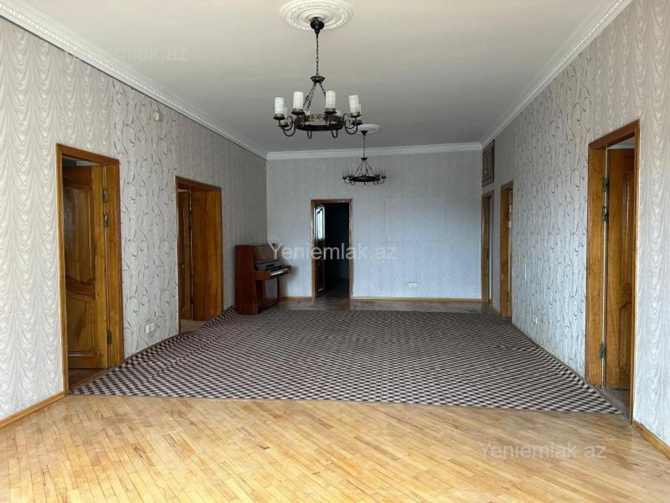 Satılır 14 otaqlı həyət evi 400 m²