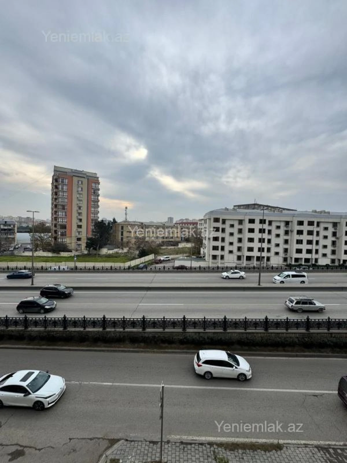 Satılır 2 otaqlı köhnə tikili 55 m²